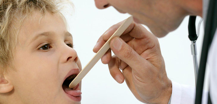 Qué hacer si un niño tiene dolor de garganta