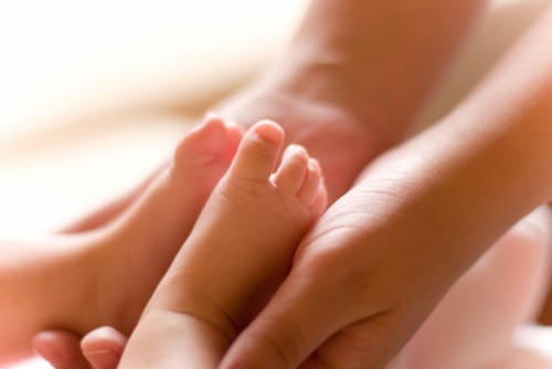 Masaje de pies para bebés: cuidar a su bebé