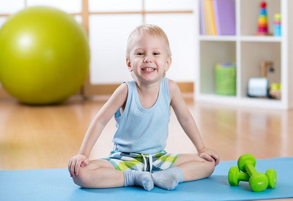 Jugando Yoga: tres ejercicios útiles para el niño