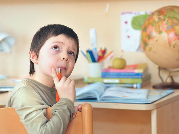 Estudio Neskuchnaya: cómo equipar adecuadamente el lugar de trabajo del alumno