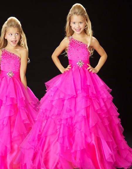 Primera bola: elige los vestidos para la graduación-2015 en 4 clase