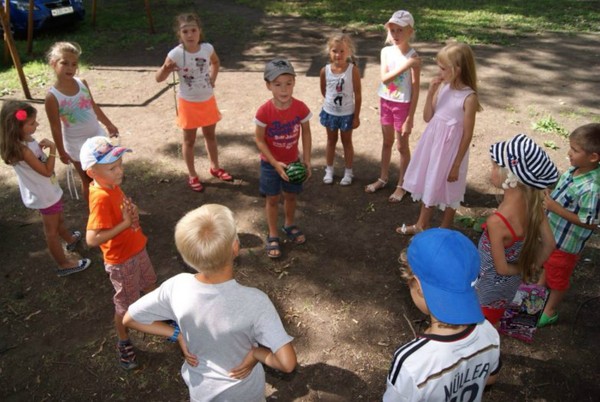 Juegos móviles para niños al aire libre