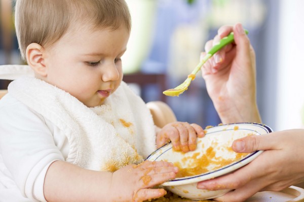 Menú de muestra para el niño en 6,7-10 meses