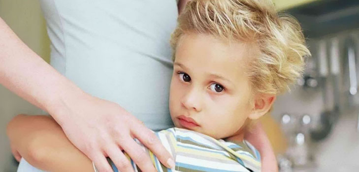 Niño tímido: qué hacer con los padres