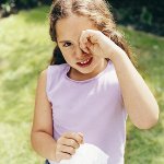 El niño tiene hematomas debajo de los ojos: ¿por qué?