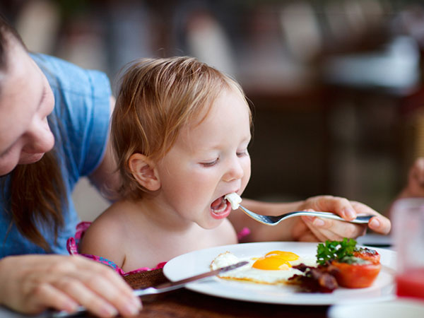 Comida frita en el menú del niño: cómo, cuándo y cuánto
