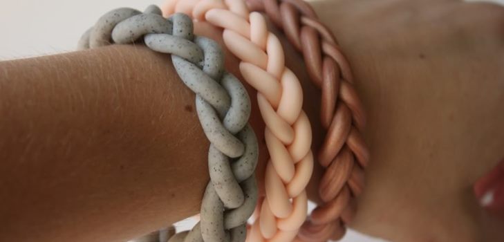 3 pulseras-coletas: de arcilla polimérica, tela y camiseta vieja