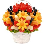 Ramo de frutas con sus propias manos