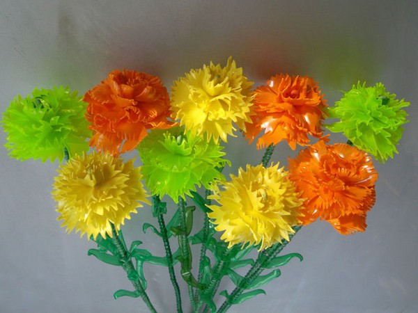 Flores de botellas de plástico: una clase magistral para hacer artesanías plásticas con sus propias manos Flores de botellas de plástico: una clase magistral para hacer artesanías plásticas con sus propias manos