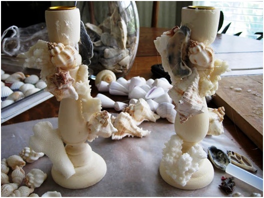 candelabros blancos