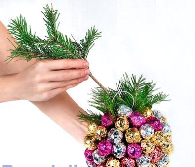 conectamos una pelota de piaflora y ramas de árbol de pieles últimos preparativos