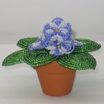Violetas hechas de cuentas