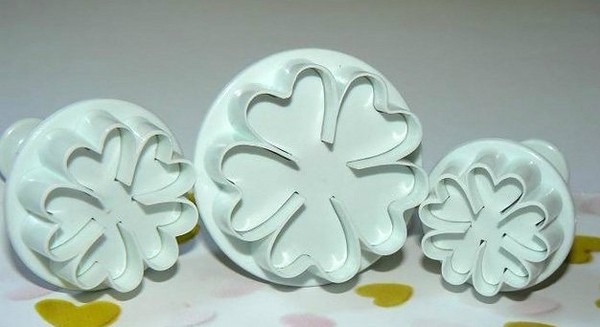 Moldes para masilla con sus propias manos: hacer adornos de masillas Moldes para masilla con sus propias manos: hacer adornos de masillas