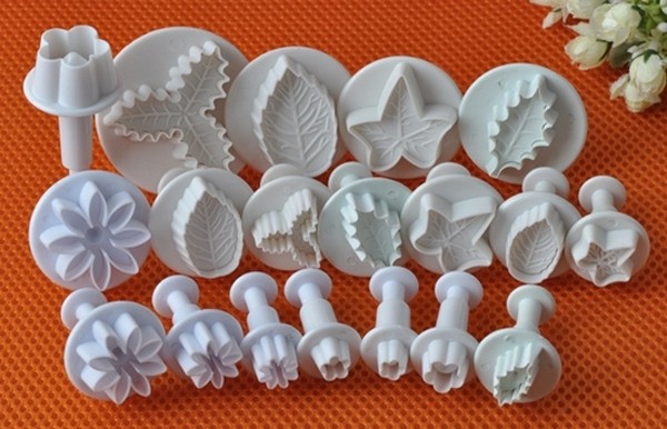 Moldes para masilla con sus propias manos: hacer adornos de masillas Moldes para masilla con sus propias manos: hacer adornos de masillas