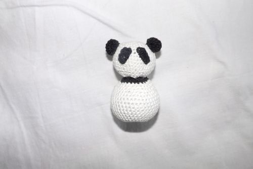 Juguete panda tejido con tus propias manos