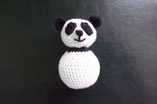 Juguete panda tejido con tus propias manos