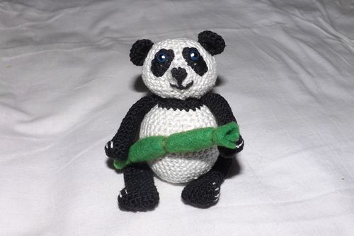 Juguete panda tejido con tus propias manos