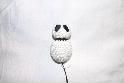 Juguete panda tejido con tus propias manos