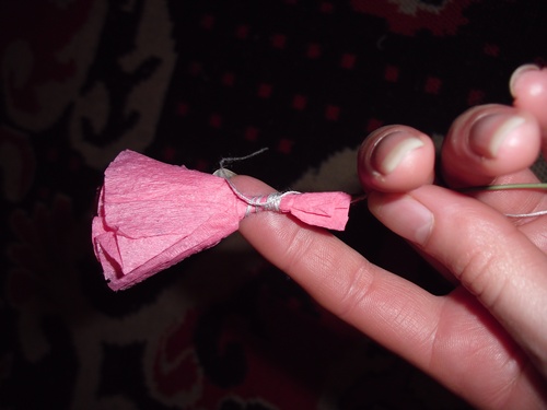 Claveles de papel de colores con sus propias manos el 9 de mayo
