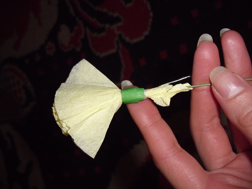 Claveles de papel de colores con sus propias manos el 9 de mayo