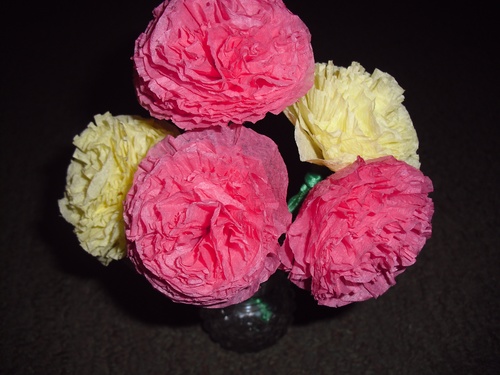 Claveles de papel de colores con sus propias manos el 9 de mayo
