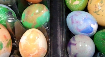 cómo pintar huevos para Pascua