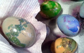 cómo pintar huevos para Pascua