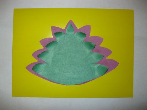 Fabuloso pavo real hecho de papel de colores