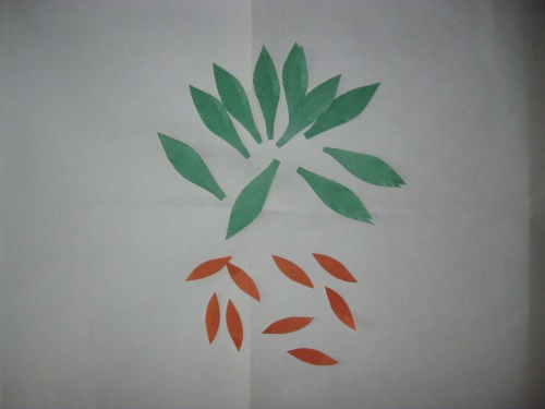 Fabuloso pavo real hecho de papel de colores