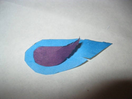 Fabuloso pavo real hecho de papel de colores