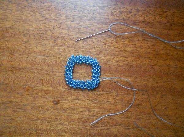 Cómo hacer un brazalete de perlas para principiantes