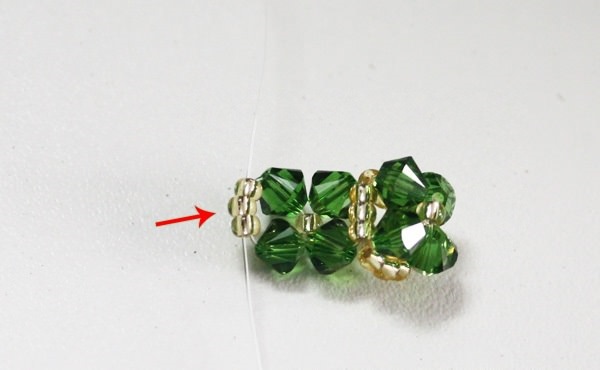 Cómo hacer un brazalete de perlas para principiantes