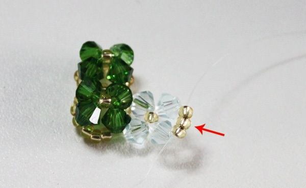 Cómo hacer un brazalete de perlas para principiantes