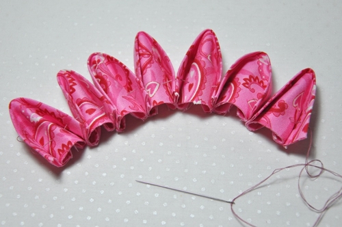 Cómo hacer flores kanzashi de un pañuelo con sus propias manos