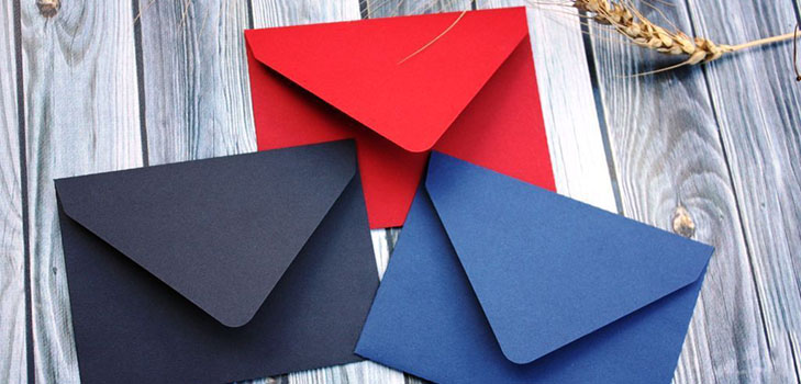 Sobre de papel A4 con sus propias manos