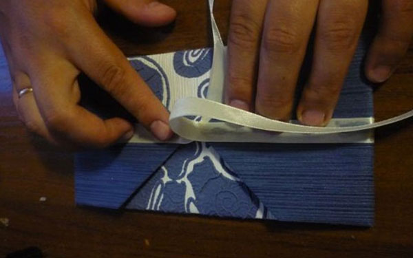 Sobre de papel A4 con sus propias manos
