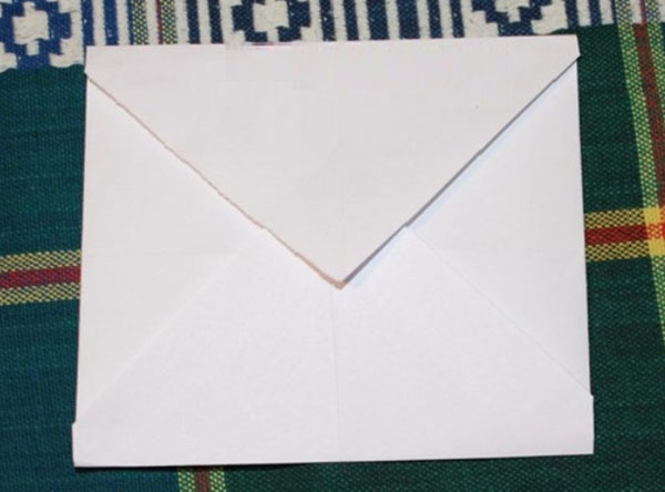 Sobre de papel A4 con sus propias manos