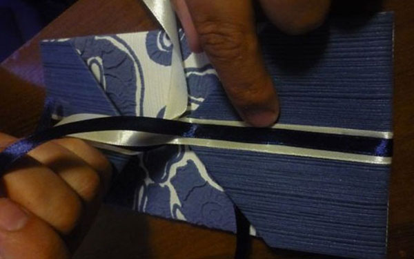 Sobre de papel A4 con sus propias manos