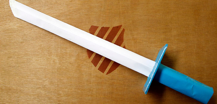 Cómo hacer una espada del papel con tus propias manos