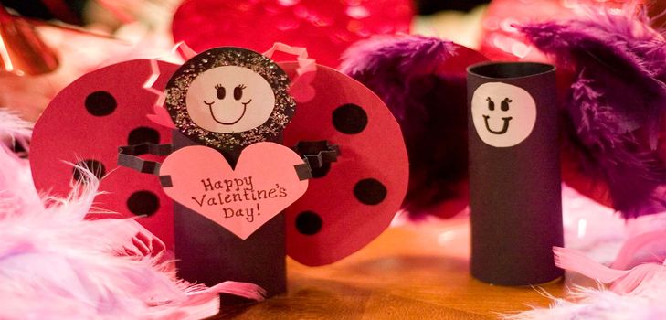 Hacemos una hermosa tarjeta de San Valentín volumétrica el 14 de febrero - una clase magistral con una foto