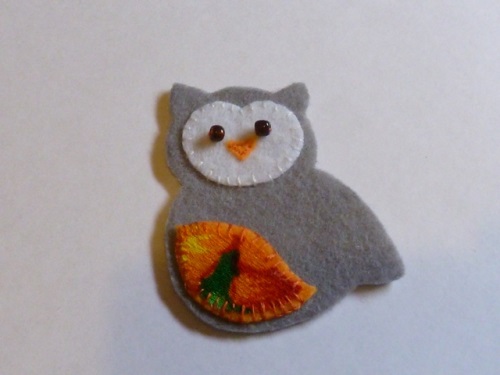 Broche de fieltro