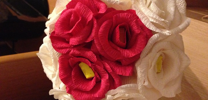 Cómo hacer una rosa de papel corrugado: una clase magistral Cómo hacer una rosa de papel corrugado: una clase magistral