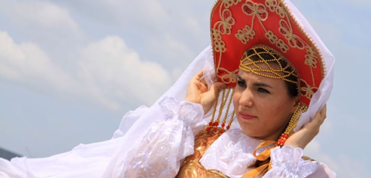 Kokoshnik ruso del cartón