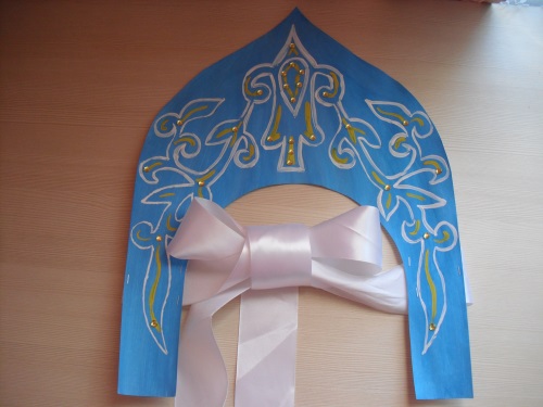 Kokoshnik ruso del cartón