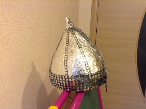 Cómo hacer un casco de héroe