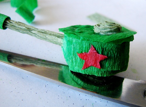Artesanía para el 9 de mayo con sus propias manos: un tanque de papel
