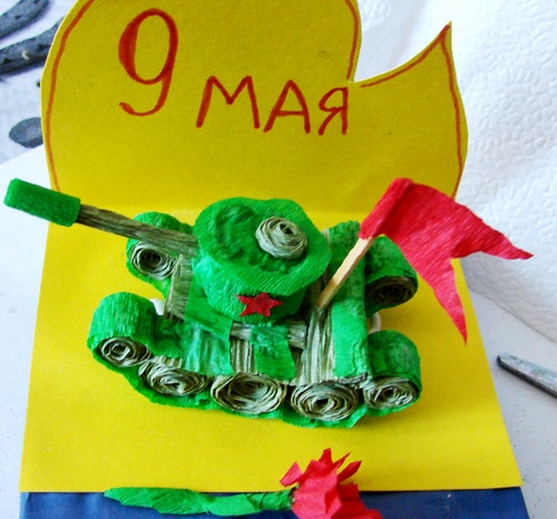 Artesanía para el 9 de mayo con sus propias manos: un tanque de papel