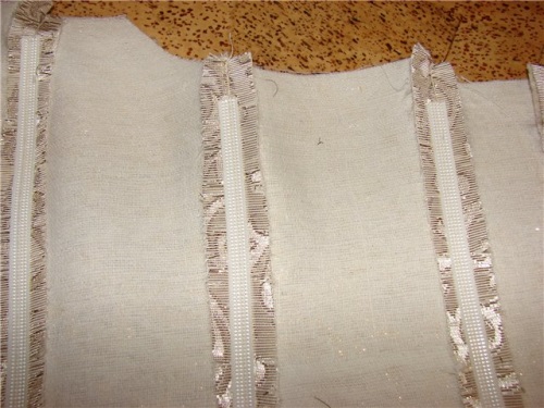 Cómo coser un vestido para una niña para un espectáculo de la mañana