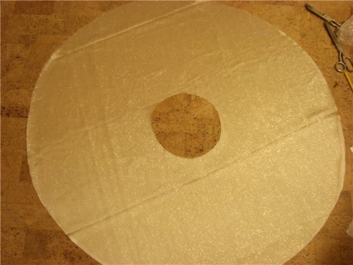 Cómo coser un vestido para una niña para un espectáculo de la mañana