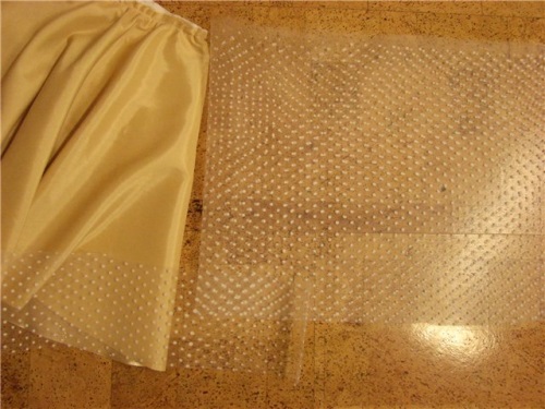 Cómo coser un vestido para una niña para un espectáculo de la mañana